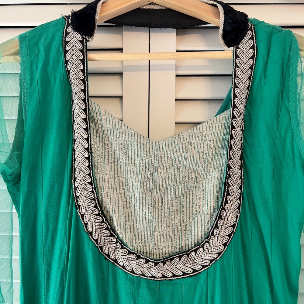 Traditional Embroidered Dress - Picture 4 of 12
